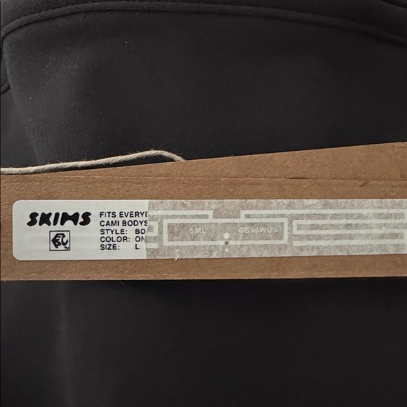 SKIMS - Picture 3 of 6